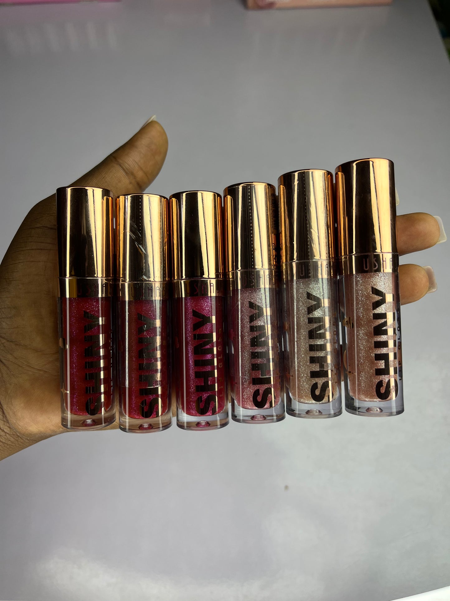 USHAS shiny lipgloss