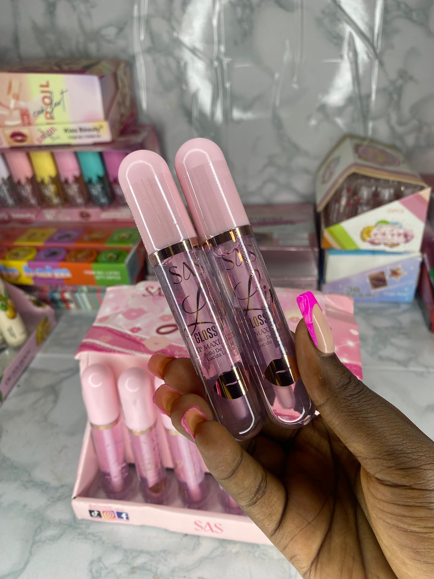 SAS plumping lipgloss