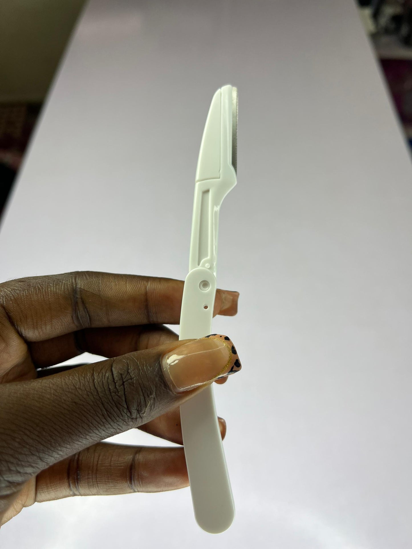 Lame sourcils/dermaplaning